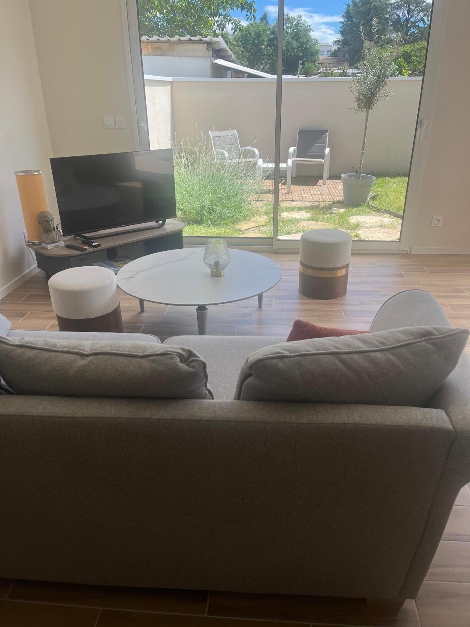 Villa Bleu Marine Chic Calme Et Jardin Andrezieux-Boutheon
